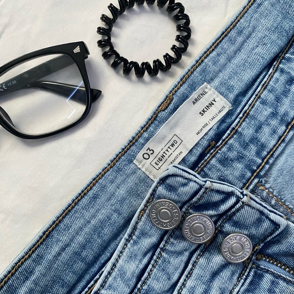 ARDENE high waisted straight leg ripped jeans - Picture 2 of 5